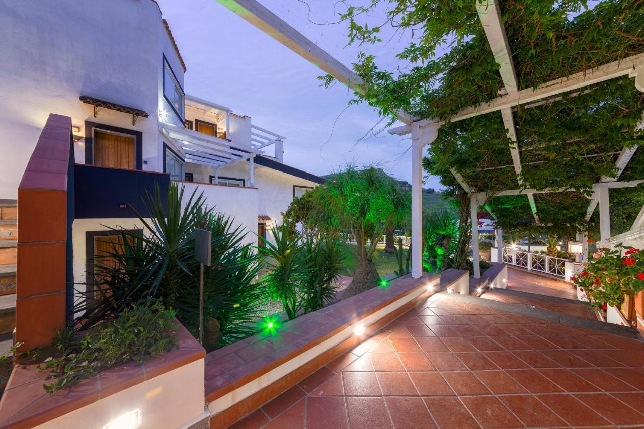 Agave Hotel Поцуоли Екстериор снимка
