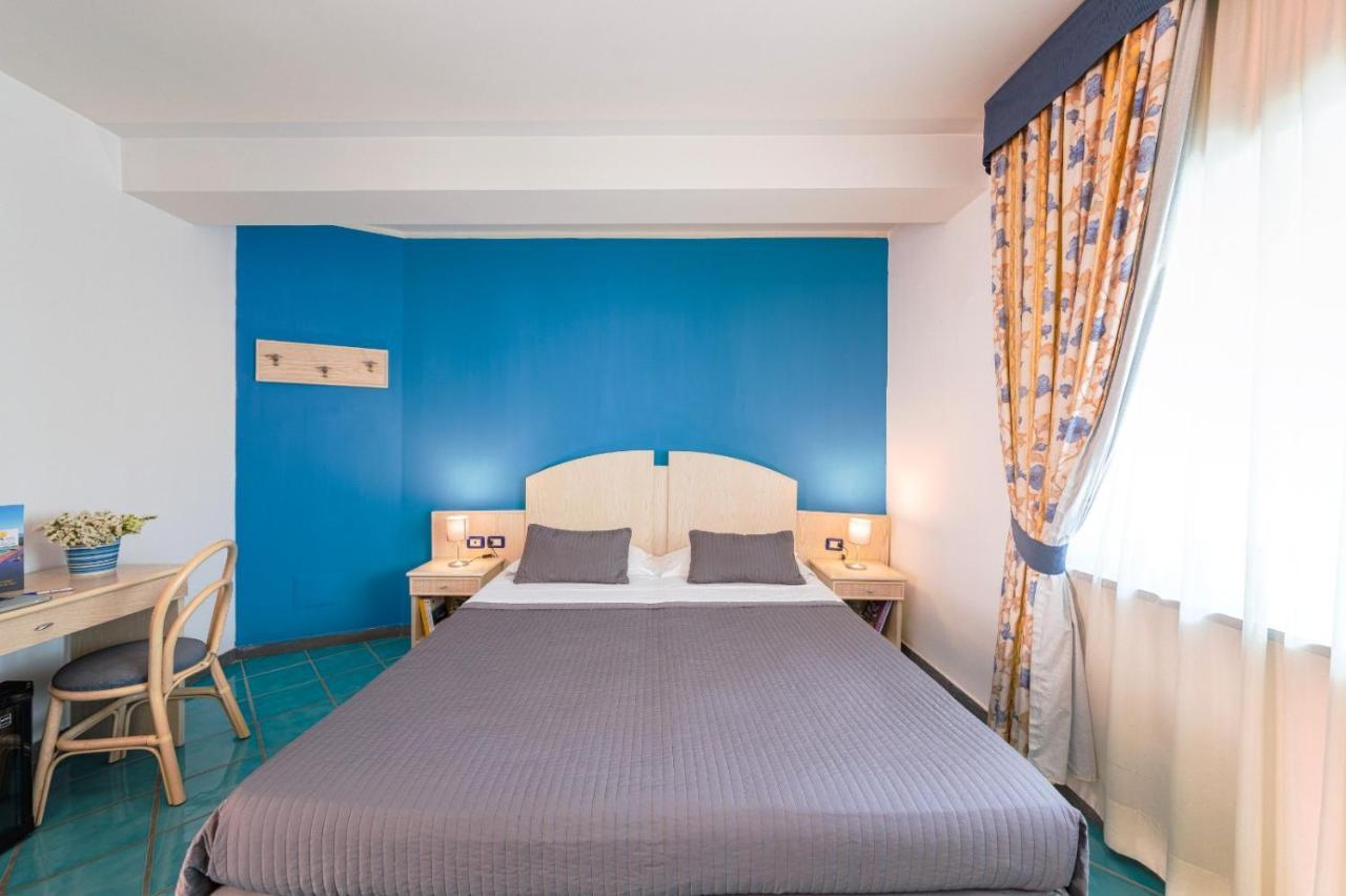 Agave Hotel Поцуоли Екстериор снимка
