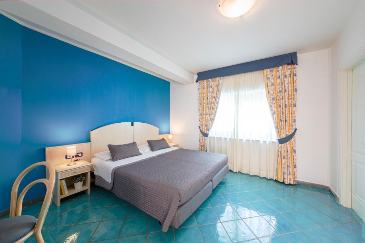 Agave Hotel Поцуоли Екстериор снимка