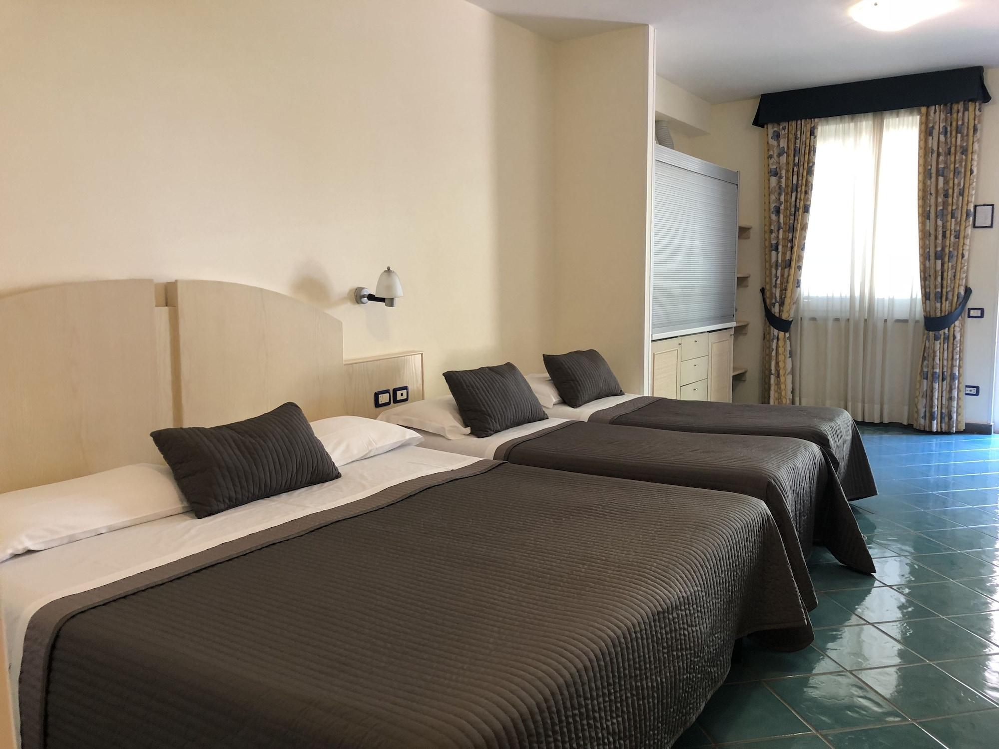Agave Hotel Поцуоли Екстериор снимка