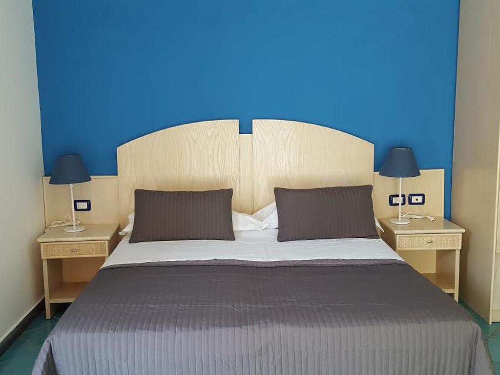 Agave Hotel Поцуоли Екстериор снимка